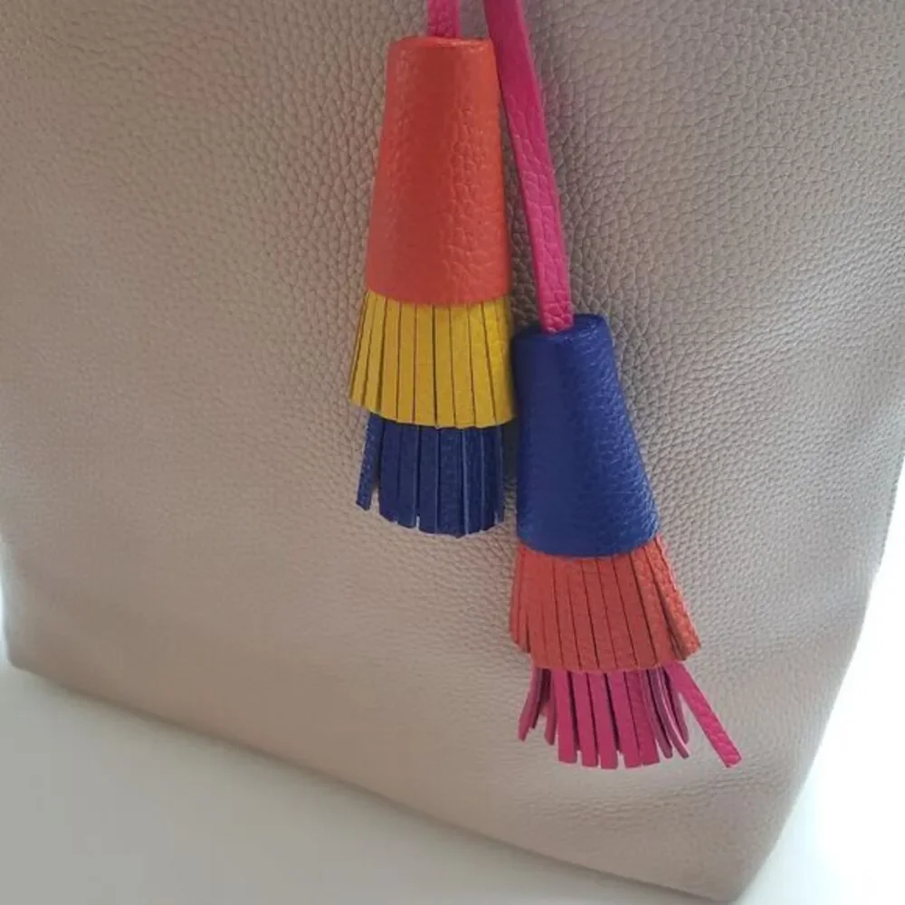 Kate Spade New York‎ Beige Pebbled Leather Tote Bag Multi Color Tassel Bow Trim